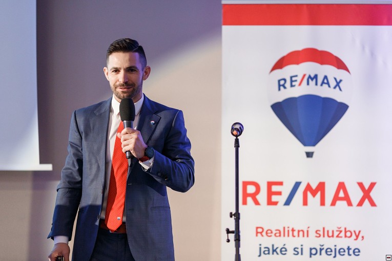 RE/MAX nadále posiluje pozici