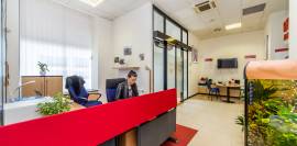 Naši profesionální makléři jsou připraveni...