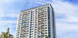 Paneláky tvoří 45 procent trhu s byty. Za posledních šest let se jejich cena zdvojnásobila.