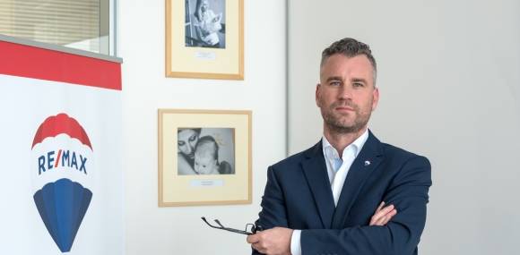 RE/MAX chce pomoci bojovat proti realitním nešvarům. Nově i v TV spotech.