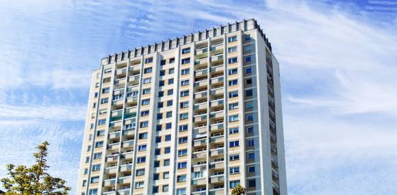 Paneláky tvoří 45 procent trhu s byty. Za posledních šest let se jejich cena zdvojnásobila.